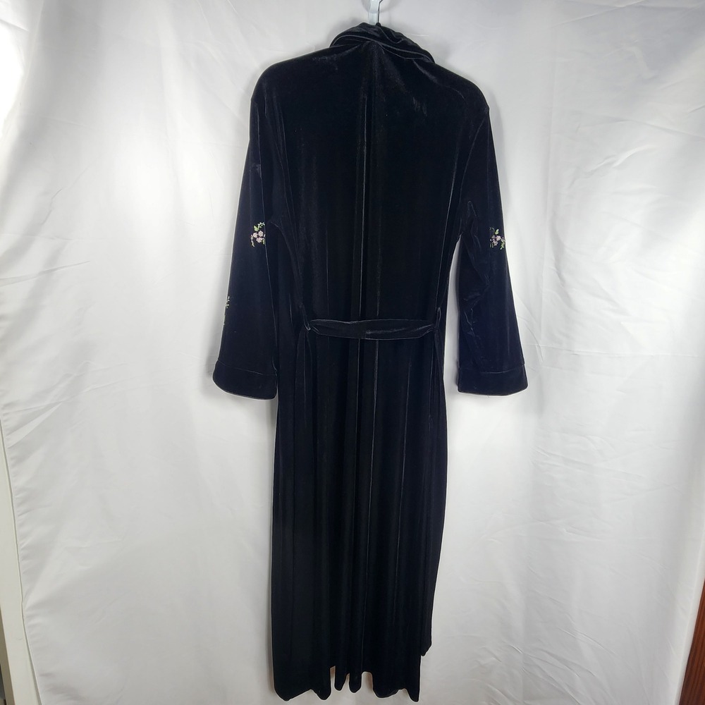 Vintage-Inspired Black Velvet Embroidered Long Robe - Picture 2 of 16